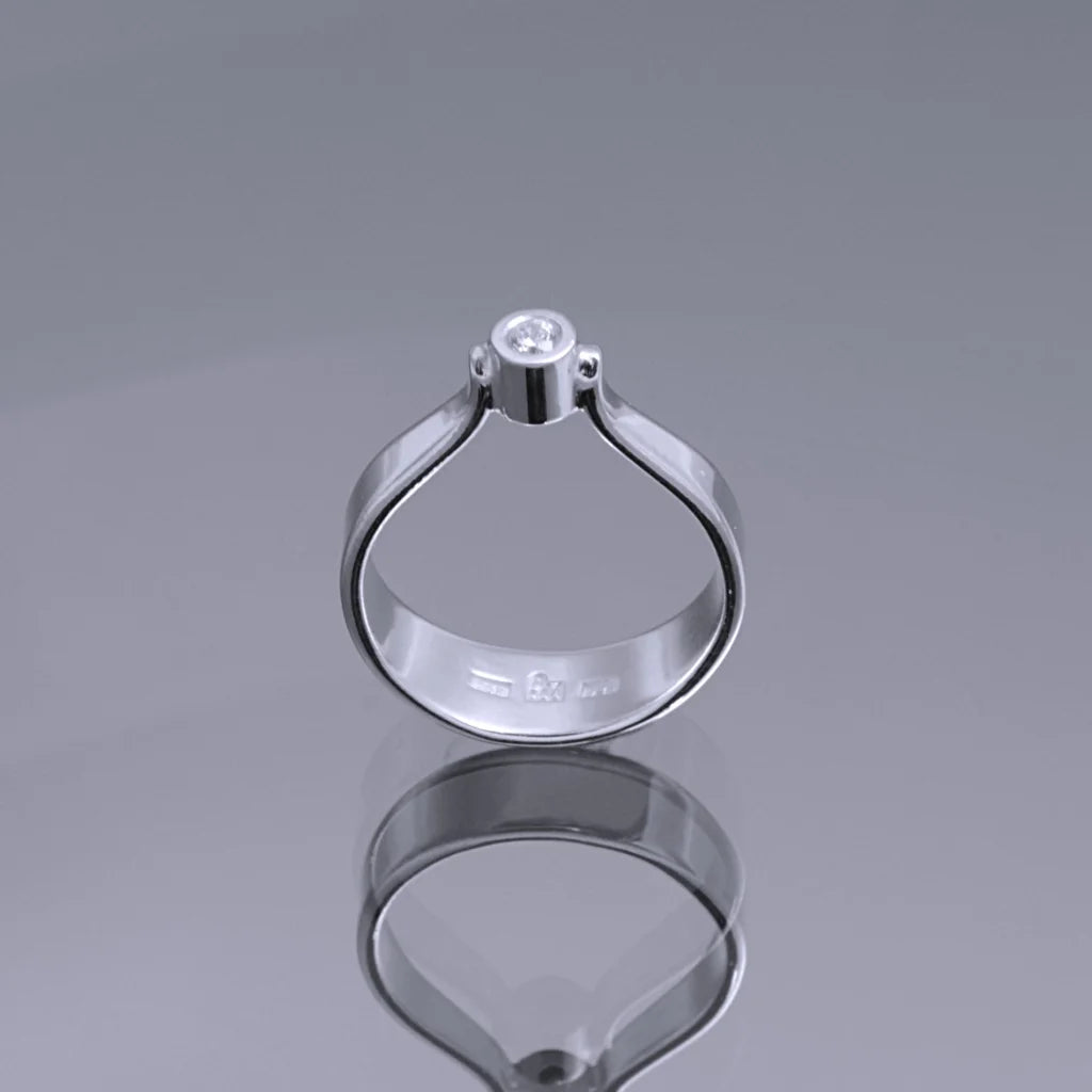 Dot Ring Star Vit guld - Handgjord - Sweden - Guld 18K