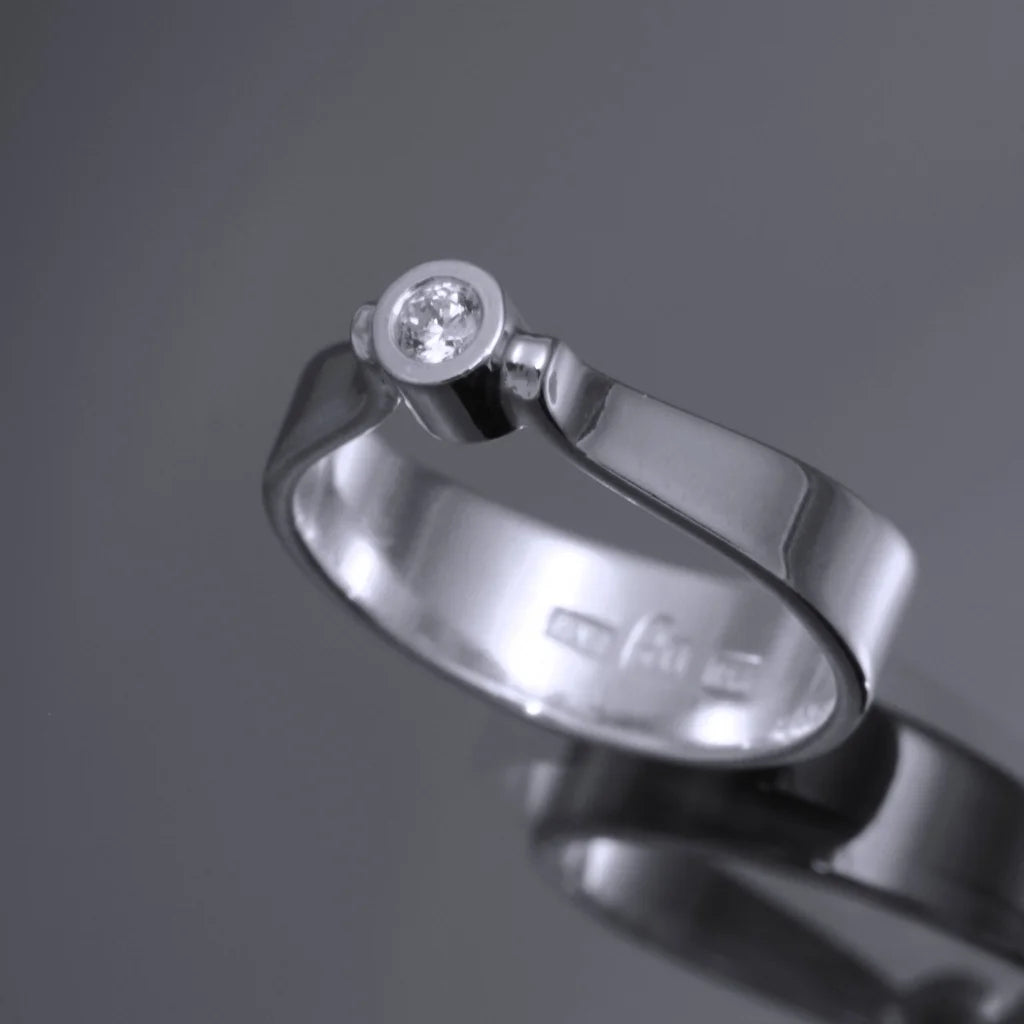 Dot Ring Star Vit guld - Handgjord - Sweden - Guld 18K