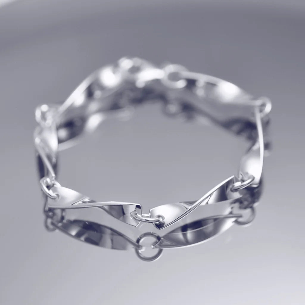 Svirr armlänk 1, en vriden sterling silver armlänk